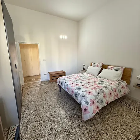 Mercadante Apartment Florenz